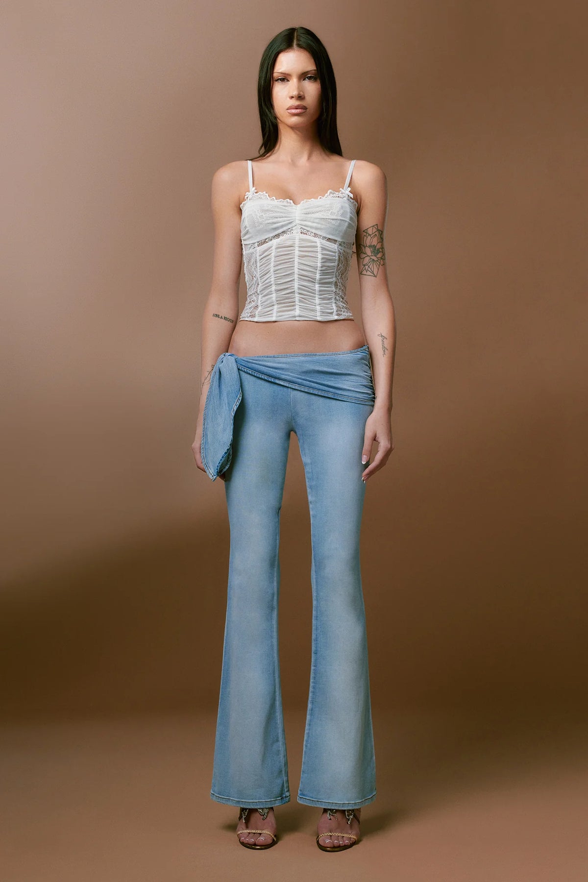 Top Cropped de Renda com Forro Nude