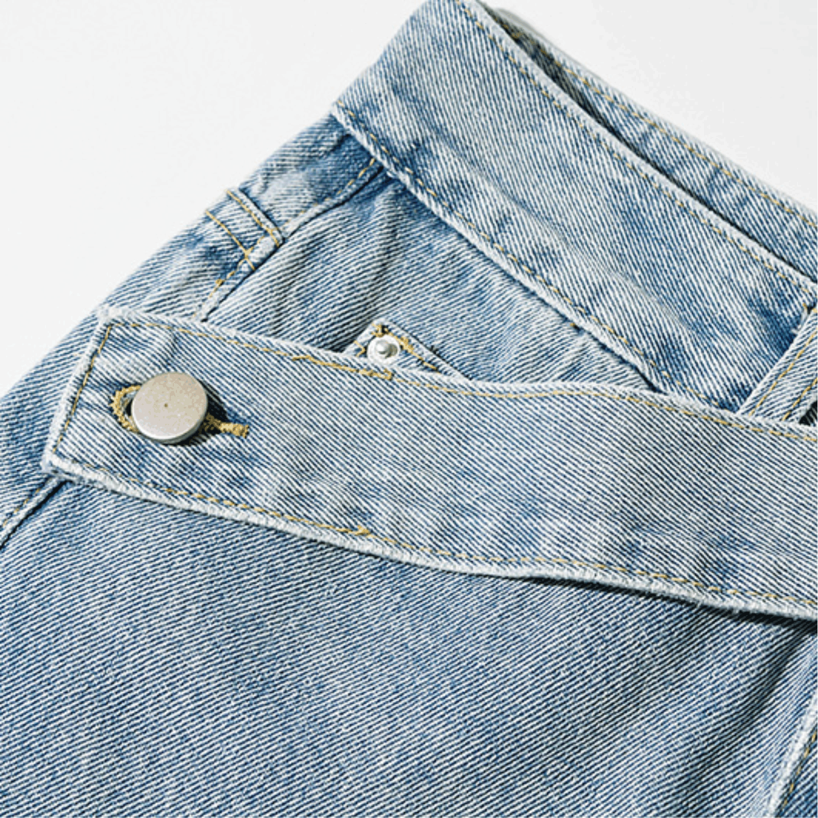 Jeans Reta de Cintura Alta com Detalhe